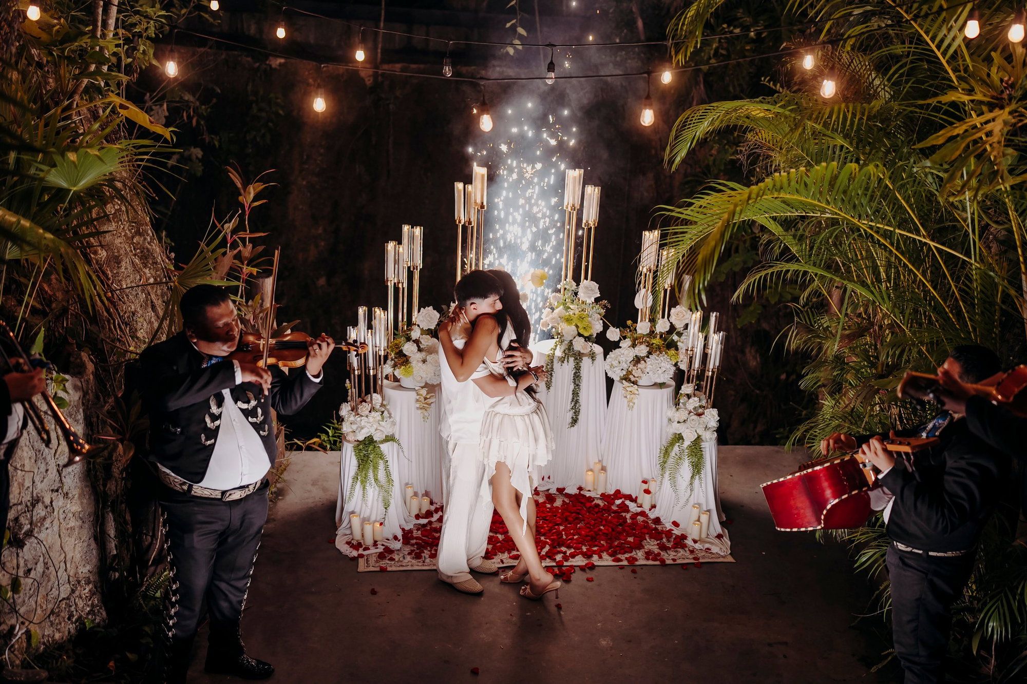 NEW LOCATION. NEW SETUP. A whole new way to say YES. 💍✨

Estrenamos una nueva experiencia en NUUKU, un cenote rodeado de naturaleza que se convirtió en el escenario perfecto para una sorpresa mucho más grande. 🌿

Un montaje completamente nuevo, mariachi en vivo y toda la familia esperando para celebrar el momento del “SÍ”. 🤍

Porque a veces una pedida no es solo un momento entre dos… también es el comienzo de una nueva etapa rodeados de las personas que forman parte de su historia.

✨ Cenote privado
🌸 Nuevo diseño de montaje
🎺 Mariachi en vivo
👨‍👩‍👧‍👦 Familia y amigos
📸 Foto & video profesional

Welcome to one of our newest proposal experiences in the Riviera Maya.

¿Te imaginas tu pedida aquí? 💍
Envíanos DM para conocer esta nueva experiencia.