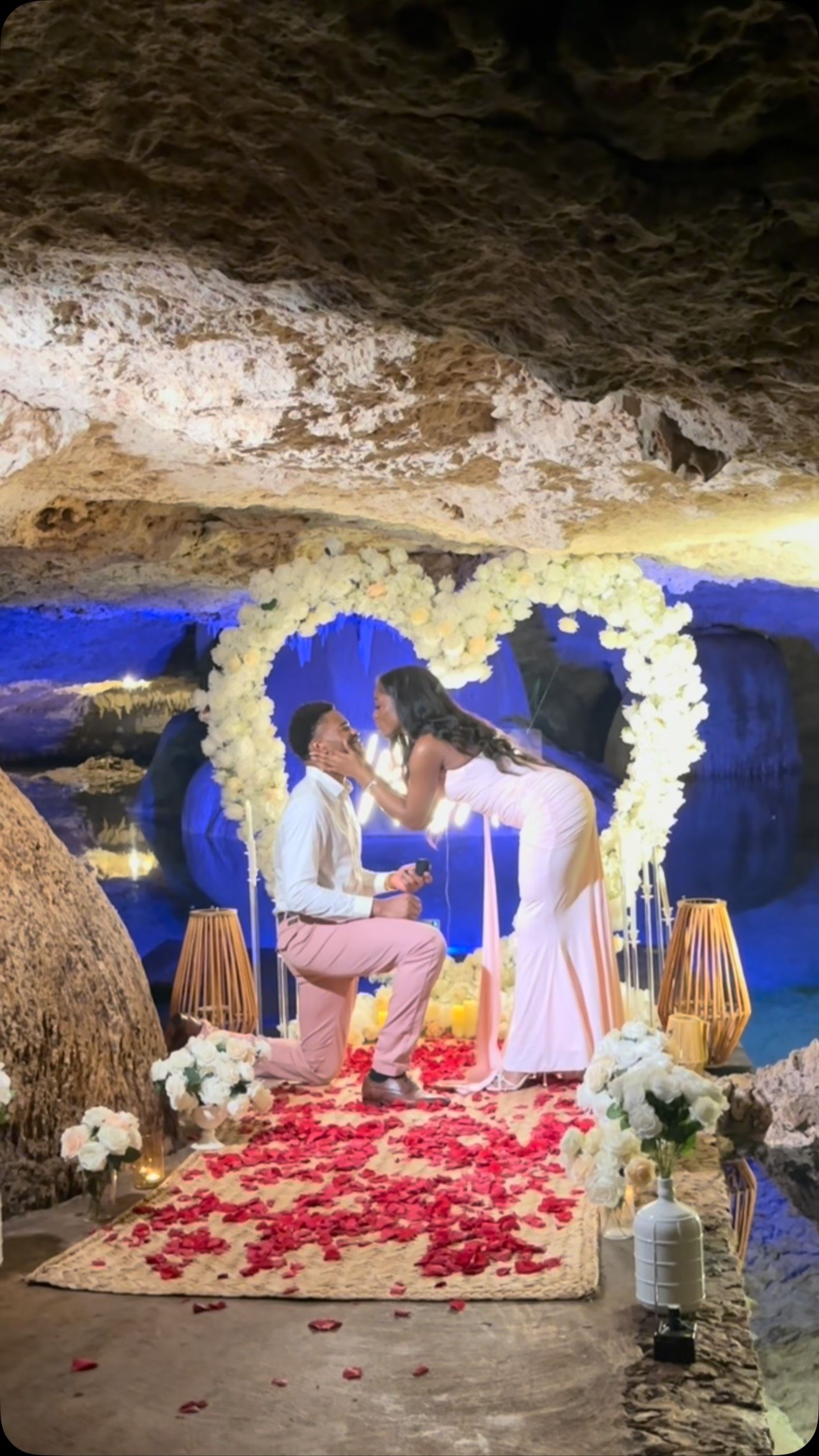 A dream proposal in a cenote.
Private, intimate, magical — designed for the perfect “yes.” 🤍