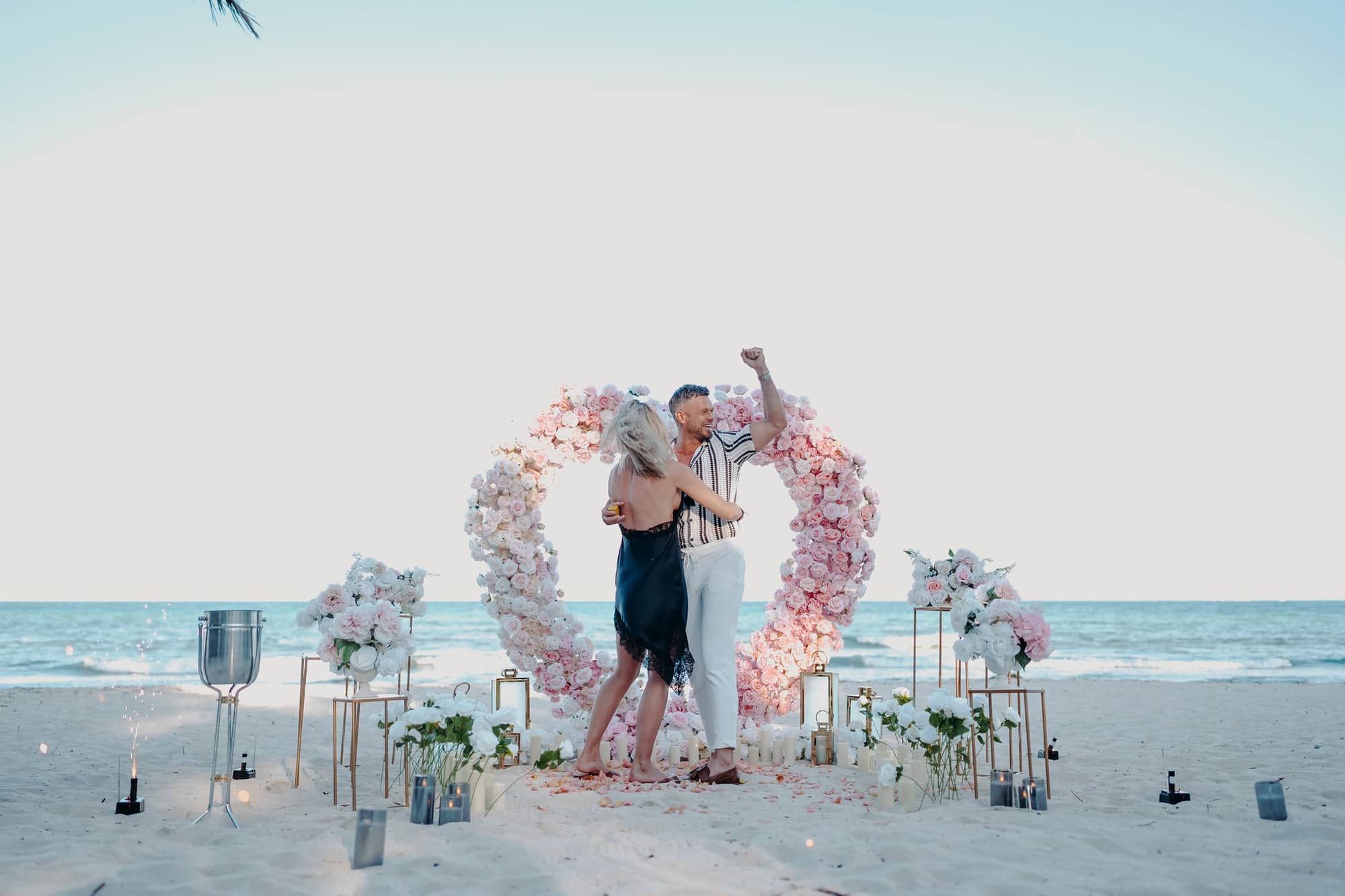 Scott & Lucy 🤍
A beautiful proposal at our new location.
A truly magical night on the beach ✨
And we debuted our new rose arch 🌹—do you love it?